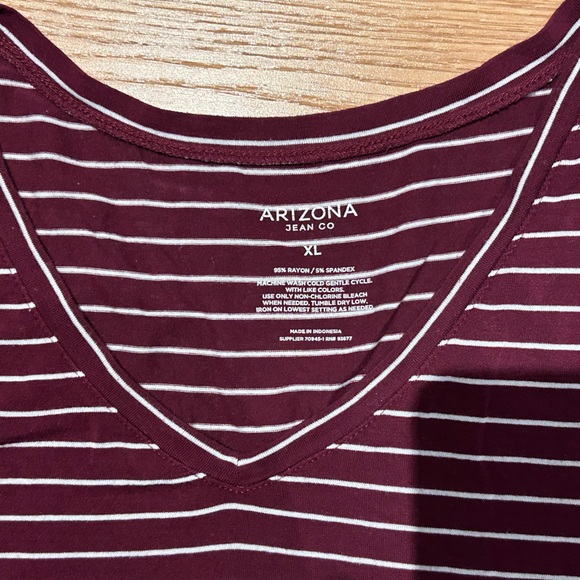 Burgundy and white stripped t-shirt - Picture 2 of 2